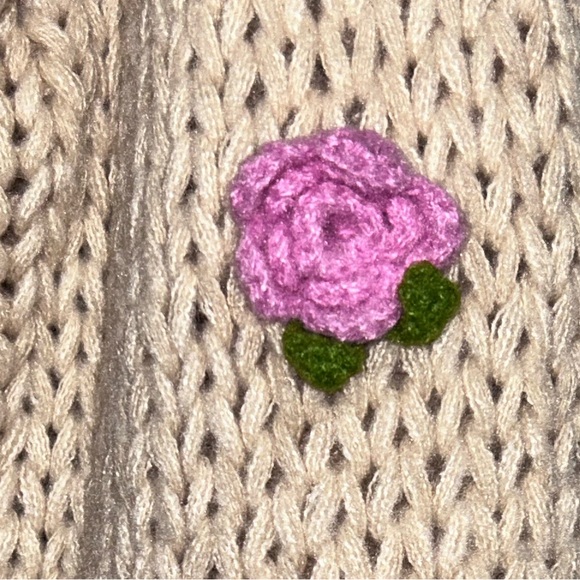 EE:SOME 3-D Floral Rose Knit Cropped Sweater Cardigan - Picture 6 of 8